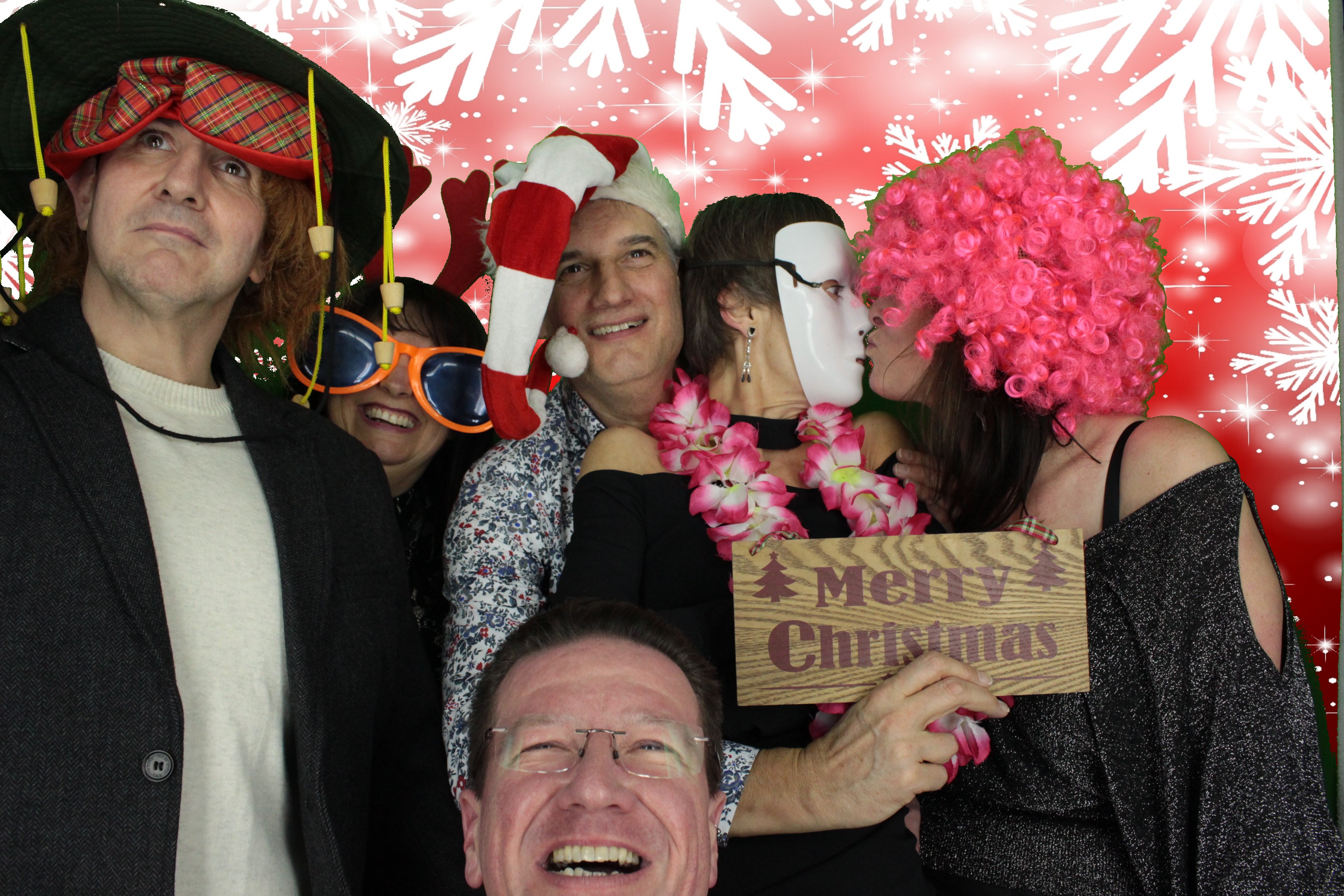 One Line Christmas Party | View more photos from the event at gallery.myphotoboothexperience.co.uk/u/MyPhotoBoothExperienceLtd/One-Line-Christmas-Party